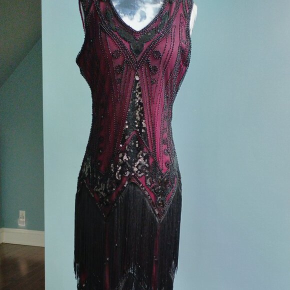 Red & Black Fringed, Beaded, Sequin 1920's Flapper Dress, size XS - Picture 4 of 9